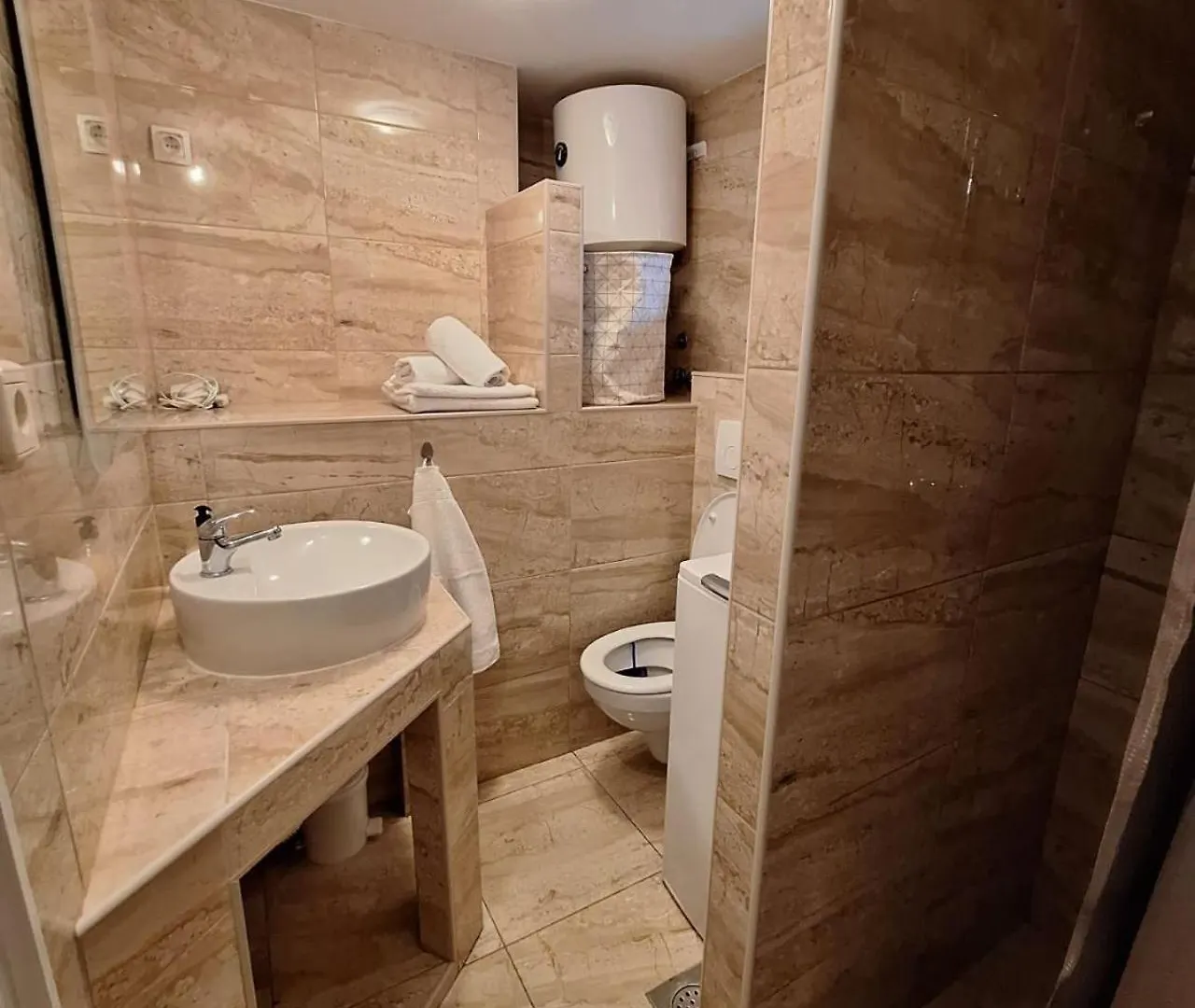 Lucy Apartments With Heated Pool & Free Private Parking Zadar