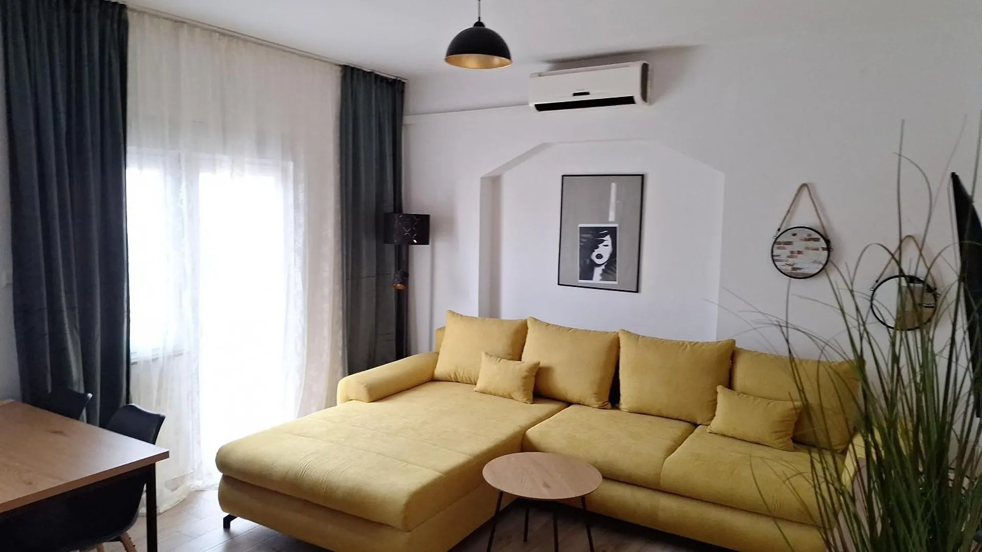 Lucy Apartments With Heated Pool & Free Private Parking Задар