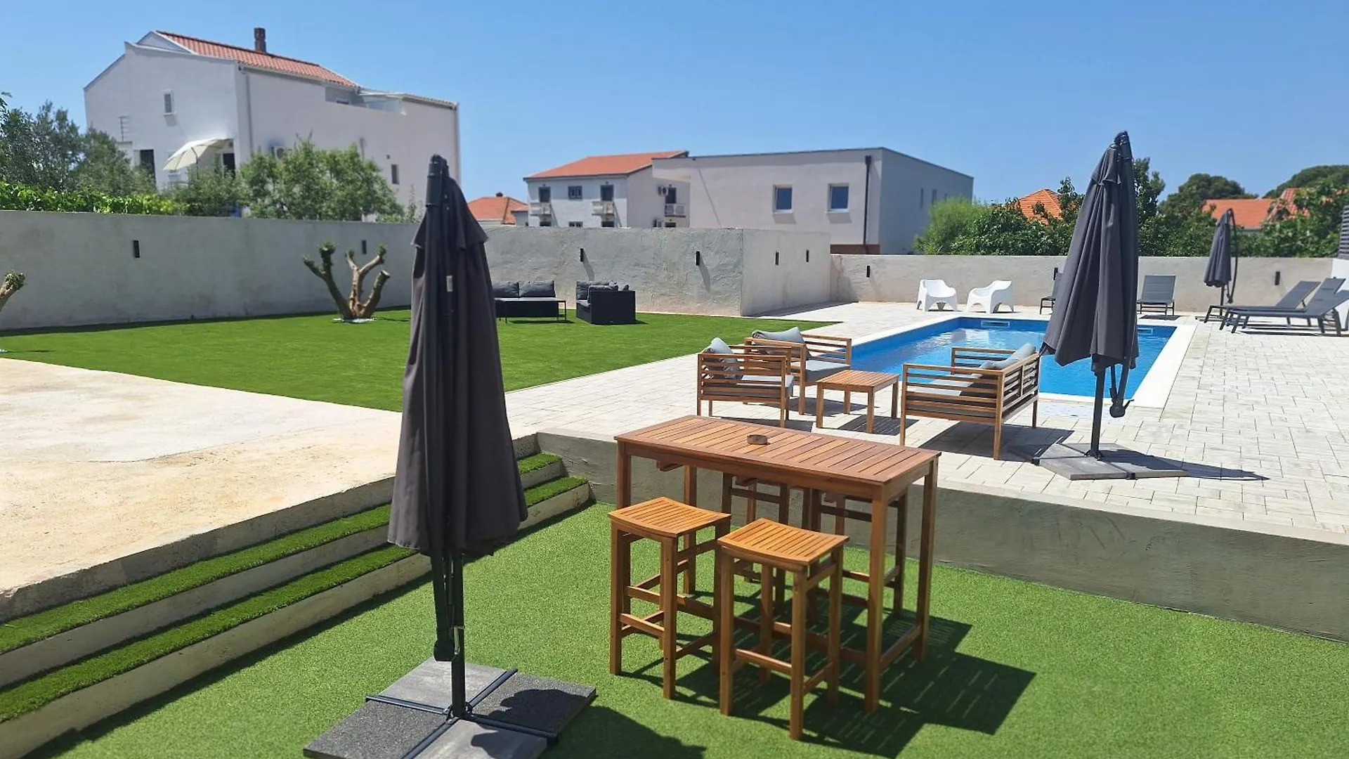 Lucy Apartments With Heated Pool & Free Private Parking Zadar