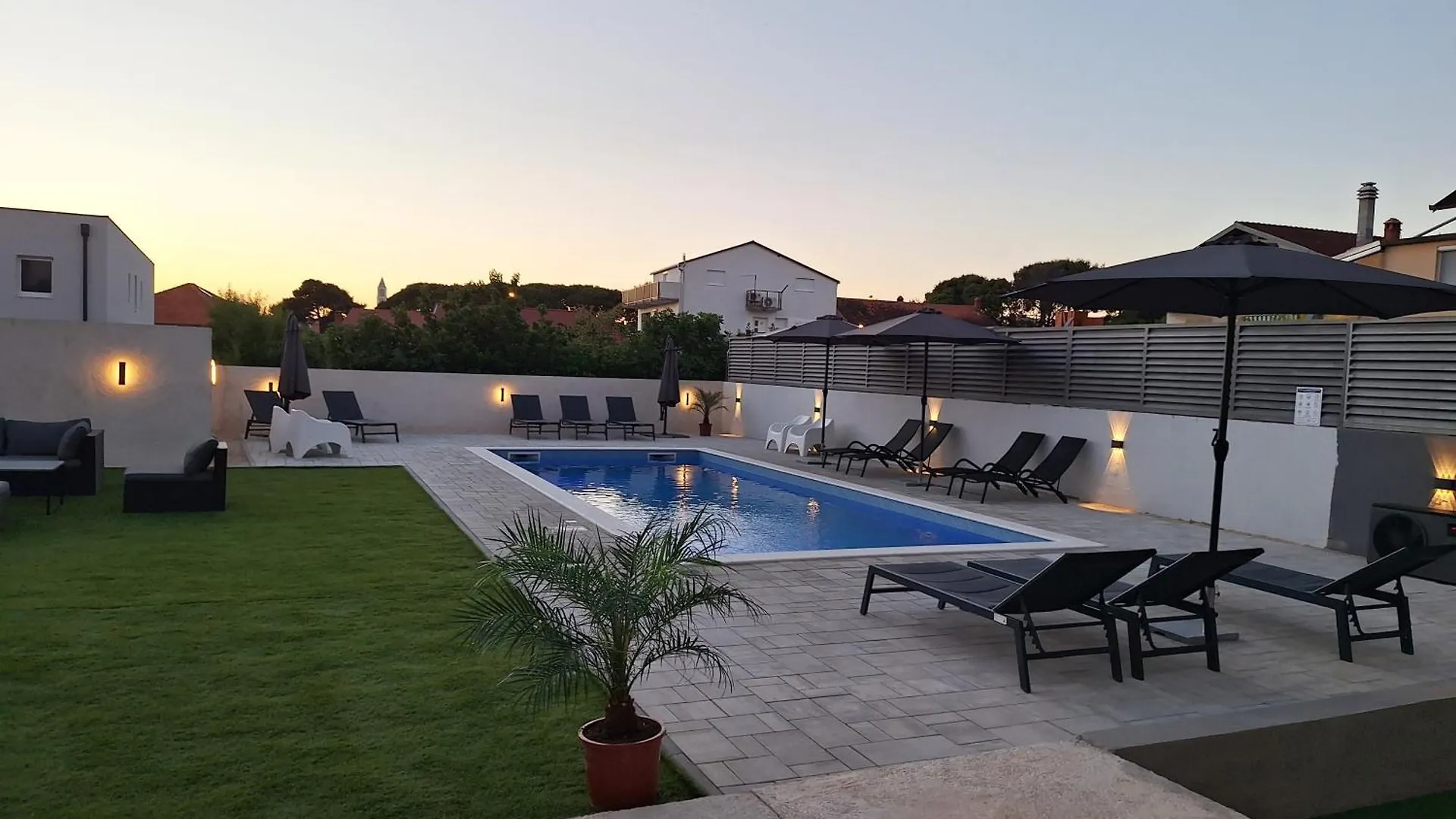 Lucy Apartments With Heated Pool & Free Private Parking Zadar