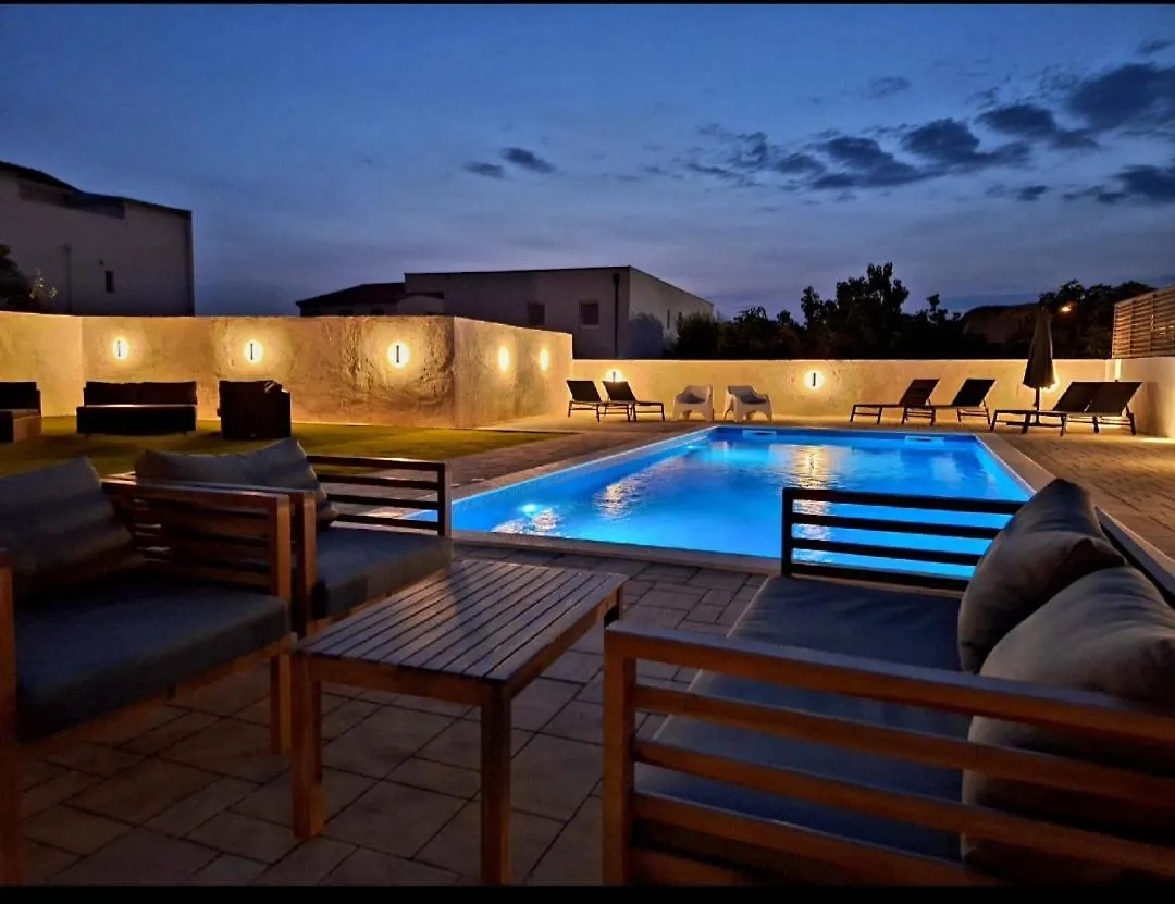 Lucy Apartments With Heated Pool & Free Private Parking Zadar