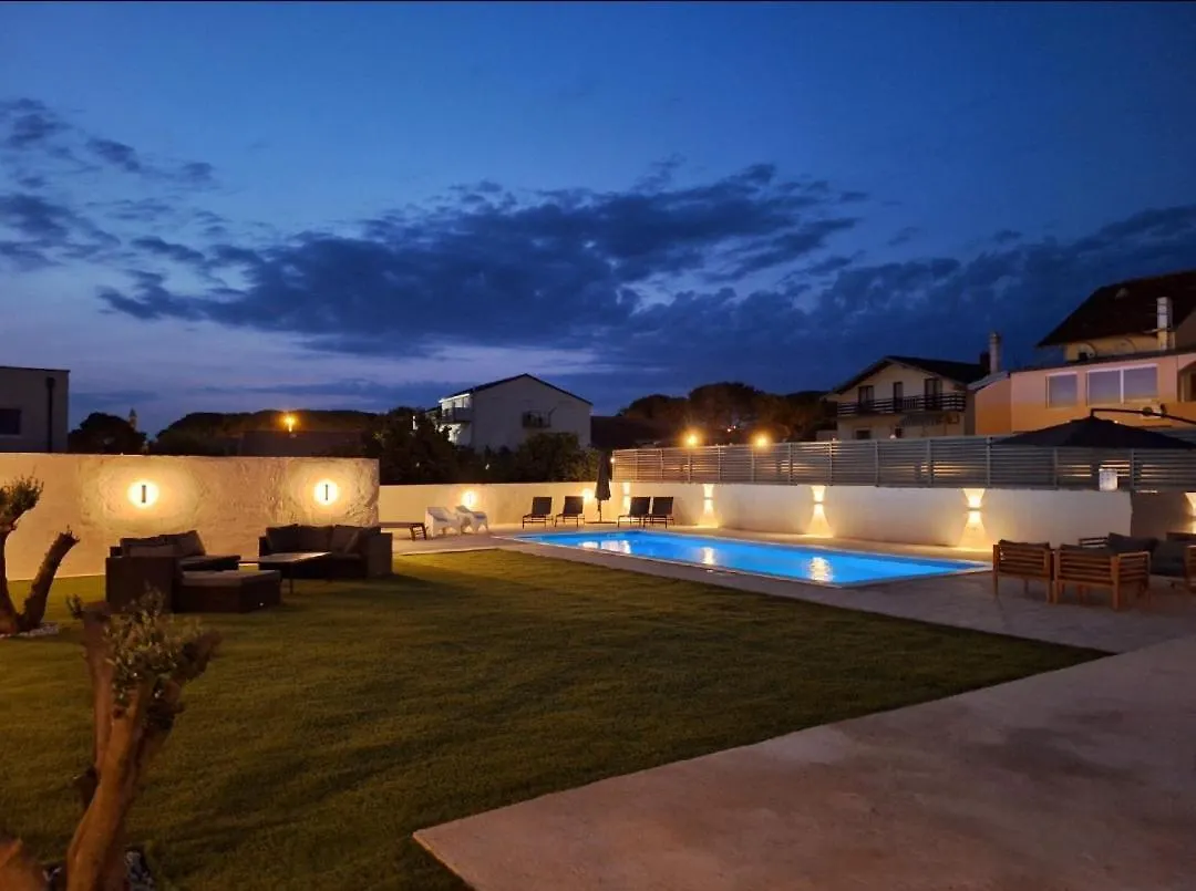 Lucy Apartments With Heated Pool & Free Private Parking Zadar