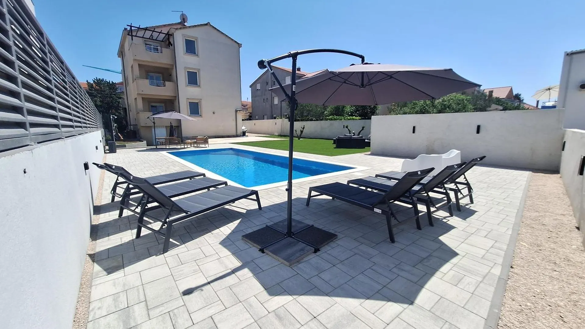 Lucy Apartments With Heated Pool & Free Private Parking Zadar