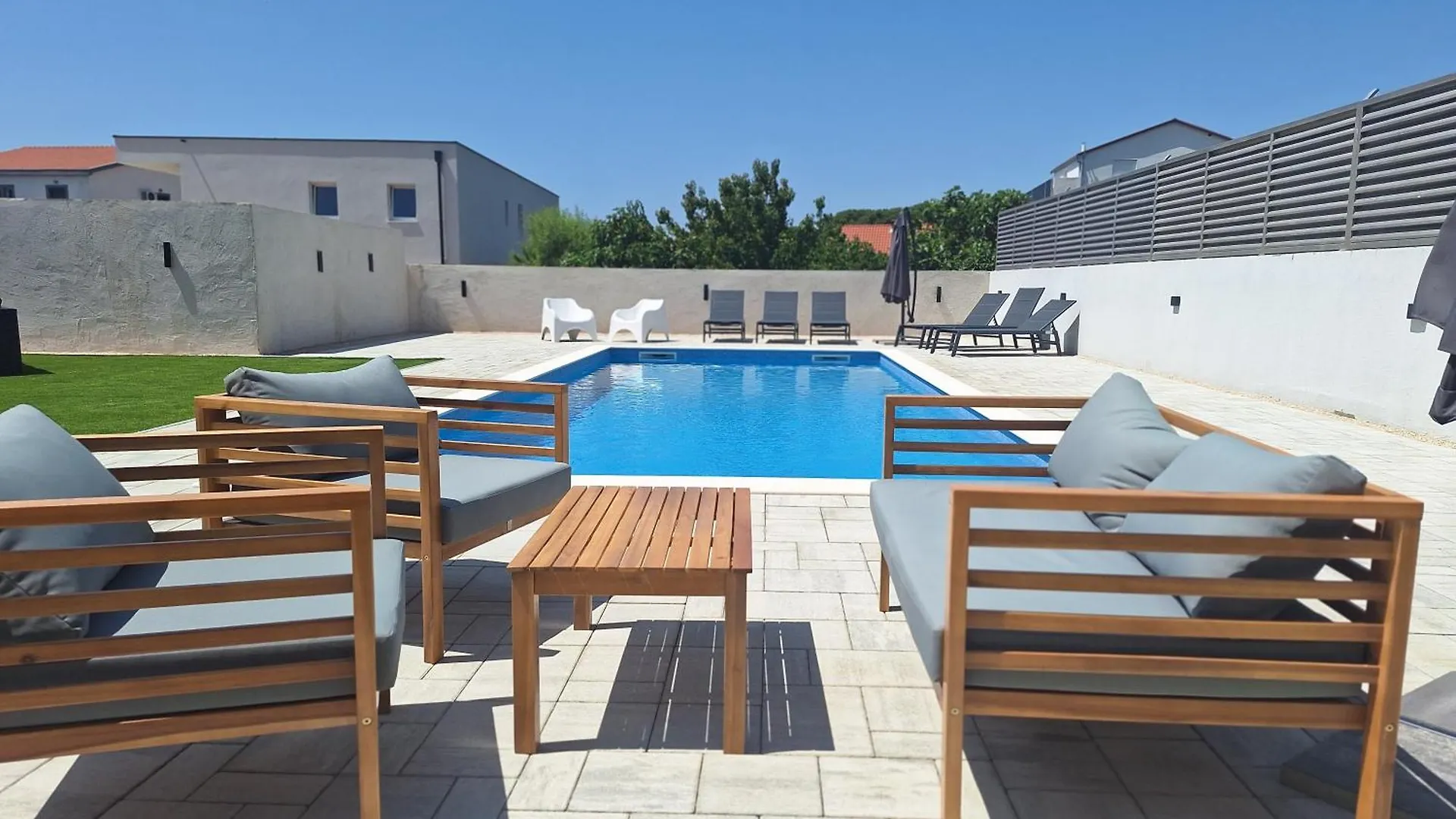 Lucy Apartments With Heated Pool & Free Private Parking Zadar Croatia
