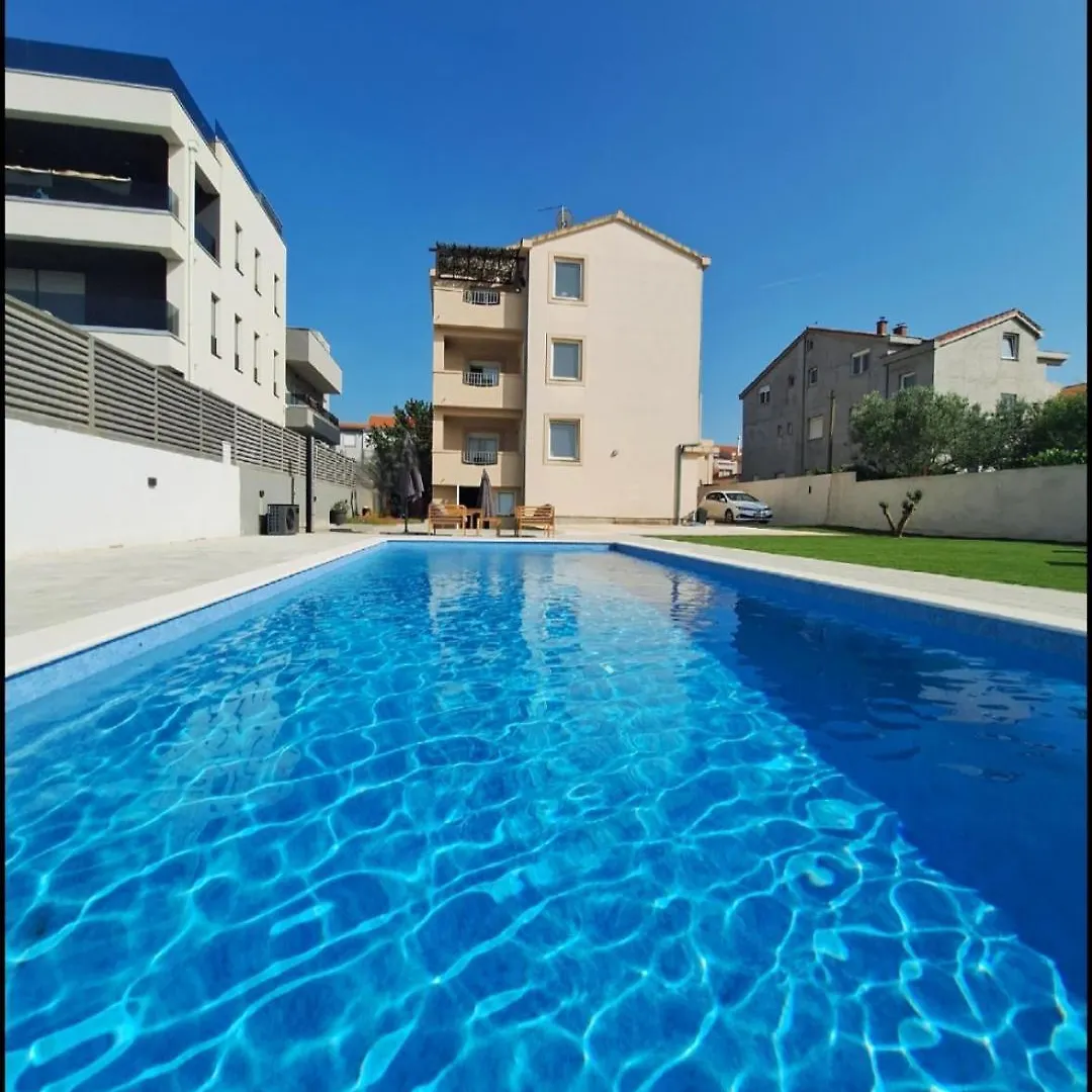 Lucy Apartments With Heated Pool & Free Private Parking Zadar