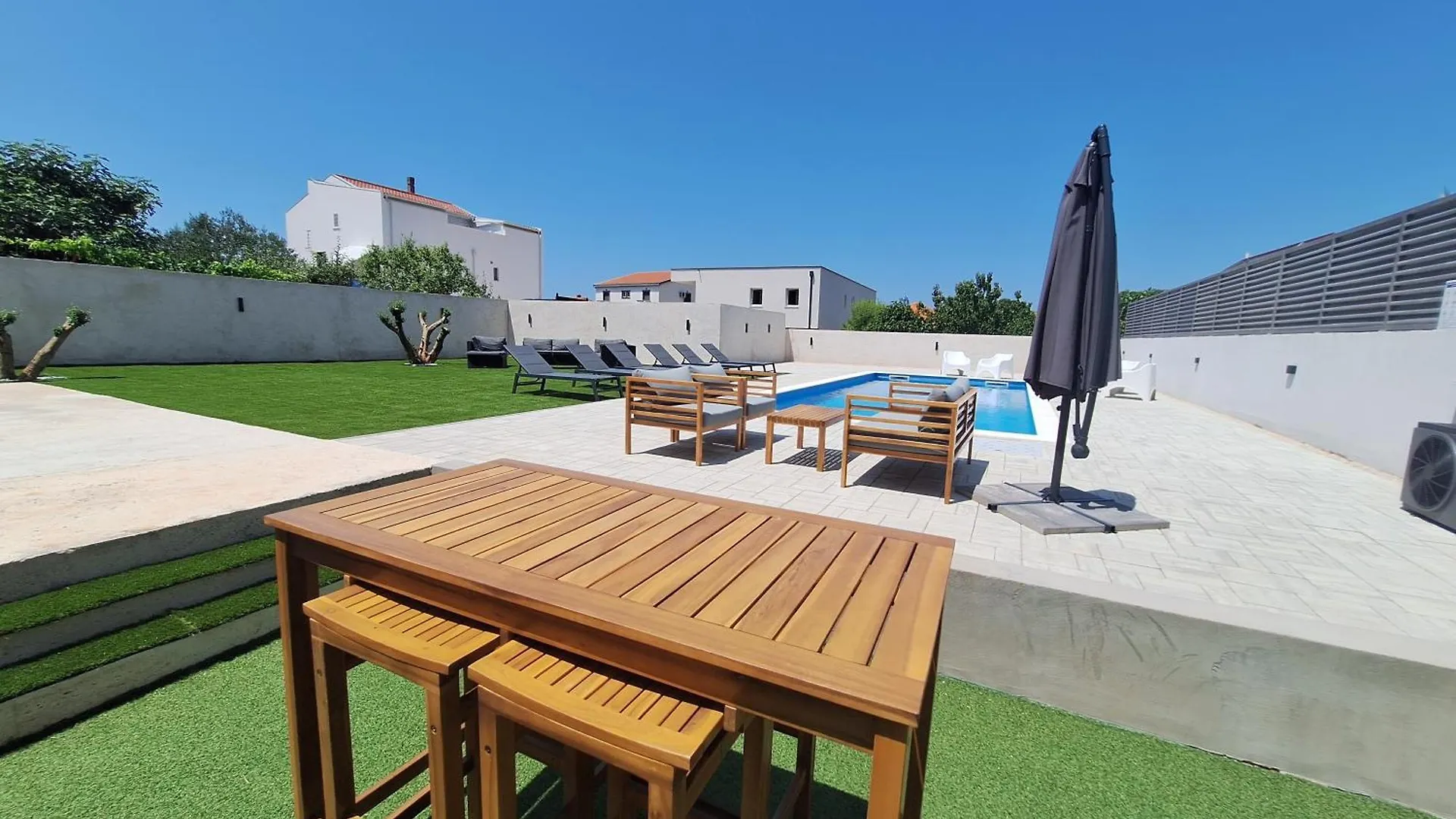 Lucy Apartments With Heated Pool & Free Private Parking Zadar