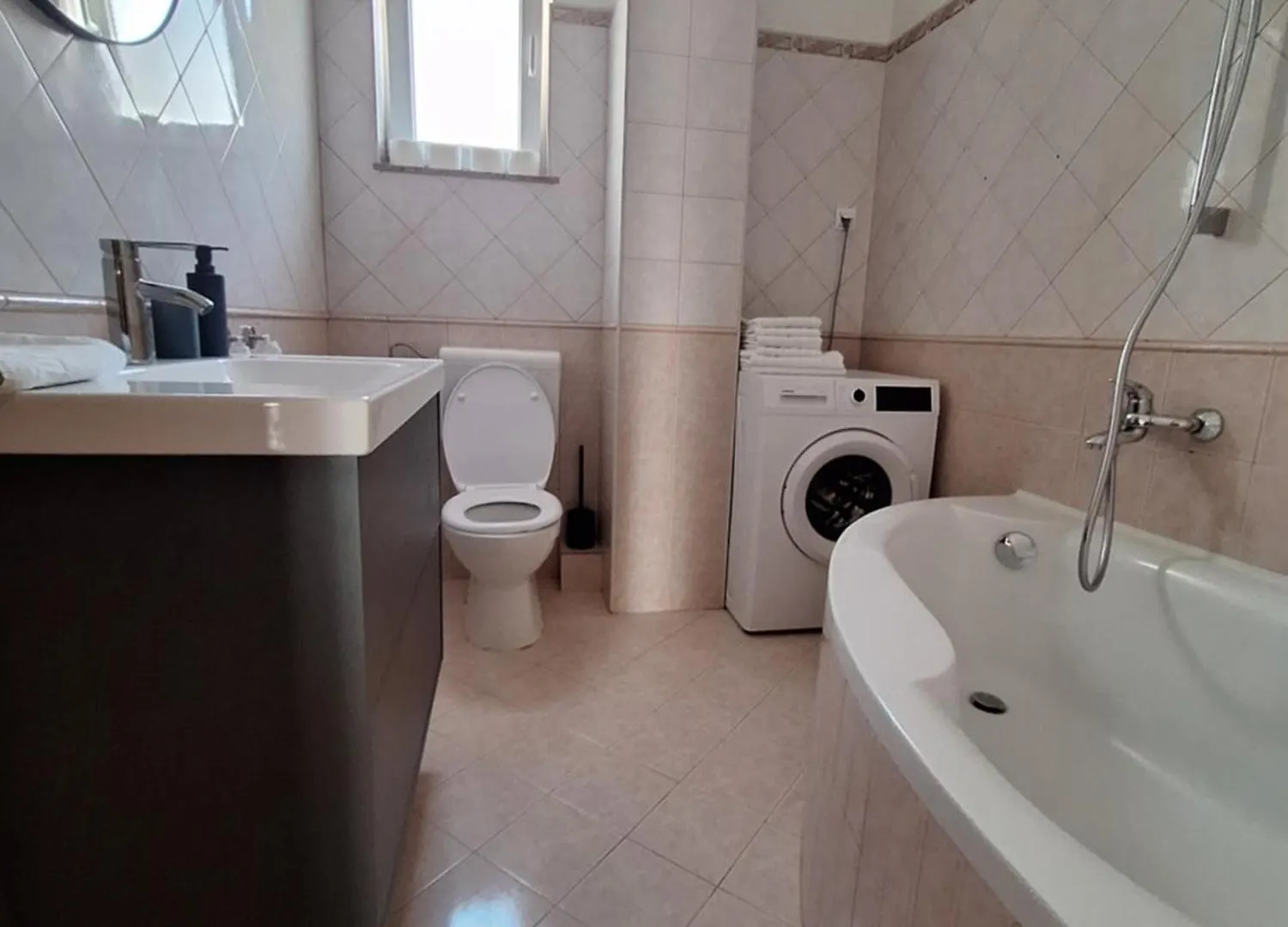 Lucy Apartments With Heated Pool & Free Private Parking Zadar