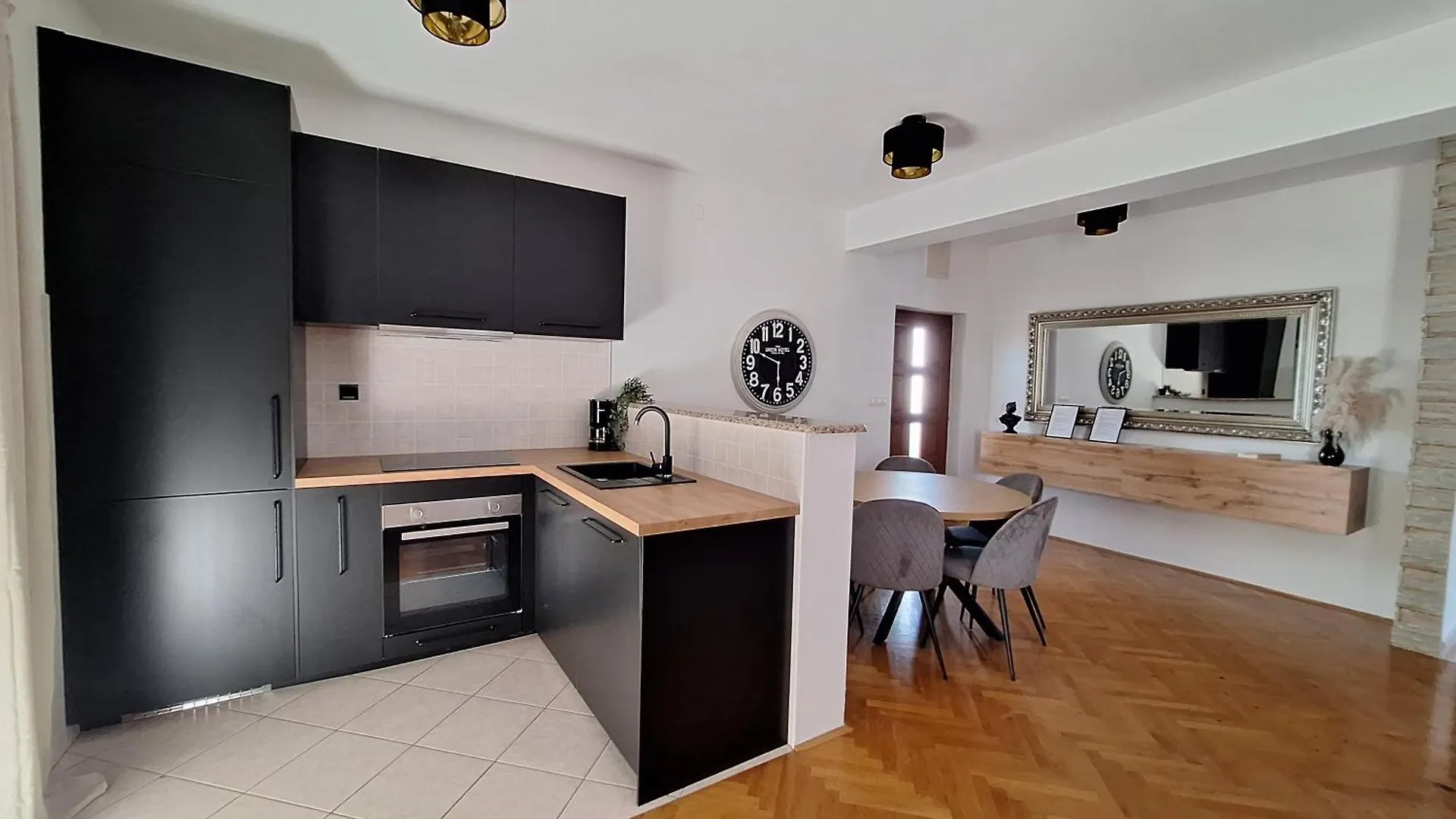 Lucy Apartments With Heated Pool & Free Private Parking Zadar