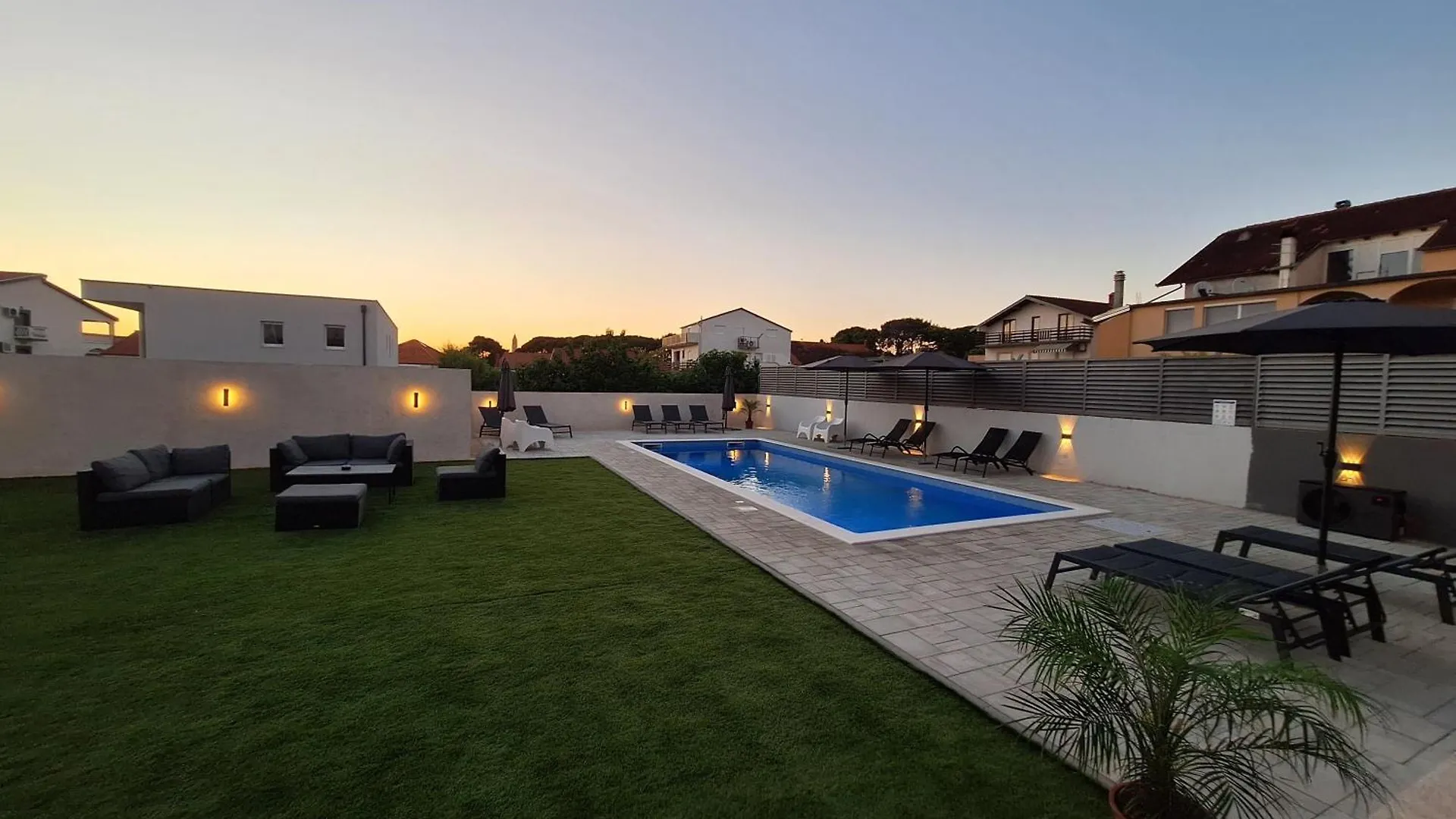 Lucy Apartments With Heated Pool & Free Private Parking Zadar