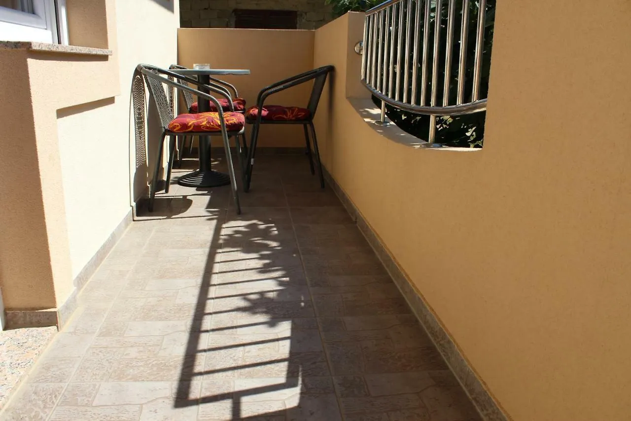 Lucy Apartments With Heated Pool & Free Private Parking Zadar