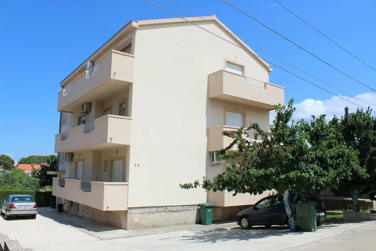 Lucy Apartments With Heated Pool & Free Private Parking Zadar